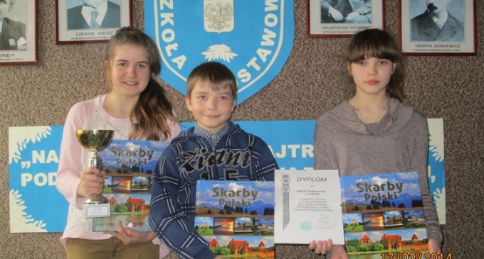 Zwycięstwo uczniów SP w Łomnie w Turnieju Turystyczno-Krajoznawczym