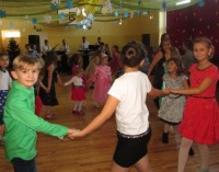 Zabawa  karnawałowa w Szkole Podstawowej w Łomnie