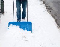 Usuwanie błota, śniegu, lodu oraz innych zanieczyszczeń z chodników