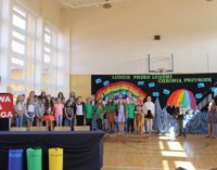 Dzień Ziemi w Publicznej Szkole Podstawowej w Chybicach: „Ludzie przed ludźmi chronią przyrodę”