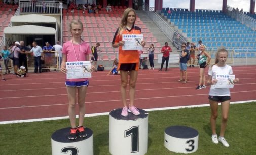 Świetny występ dziewcząt w lekkoatletycznych mistrzostwach województwa