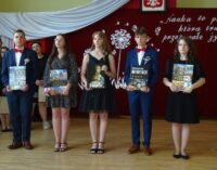 Pożegnanie Absolwentów Publicznej Szkoły Podstawowej w Łomnie